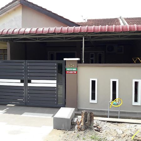 Homestay Bahau Jempol Екстер'єр фото