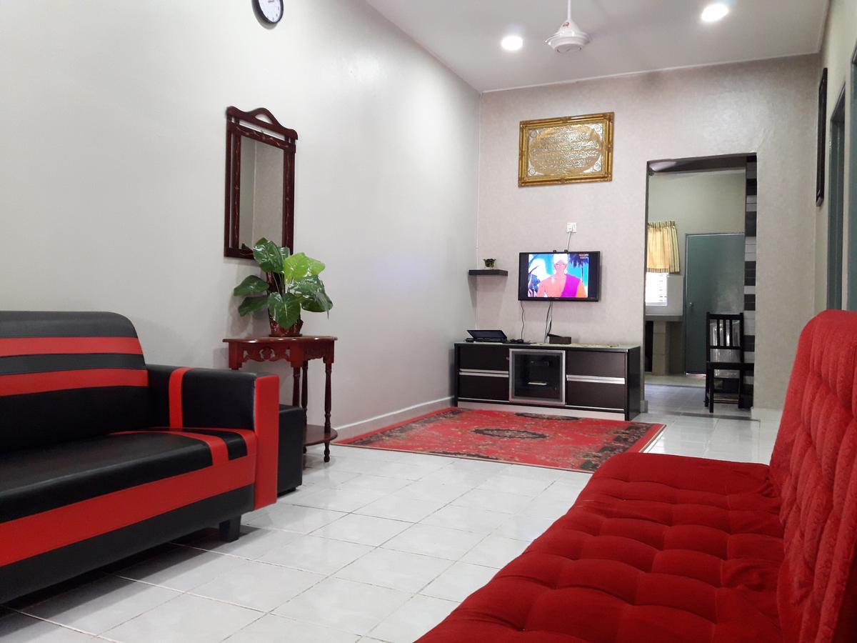 Homestay Bahau Jempol Екстер'єр фото